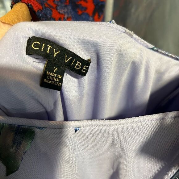 Prom dress size 7 purple iridescent - Picture 4 of 4